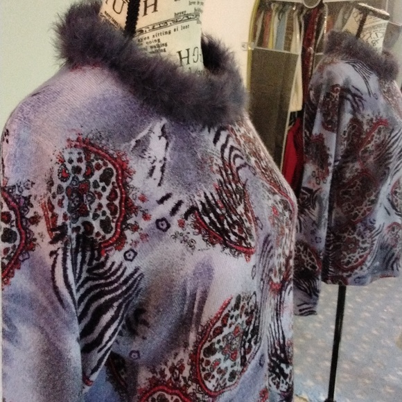 Women's CD Petites long sleeve purple paisley sweater w/ faux fur neckline Sz M - Picture 2 of 4